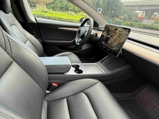 Tesla Model 3 — Фото автомобиля 14