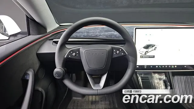 Tesla Model 3 — Фото автомобиля 12