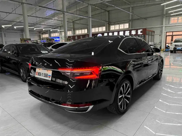 Skoda Superb — Фото автомобиля 4
