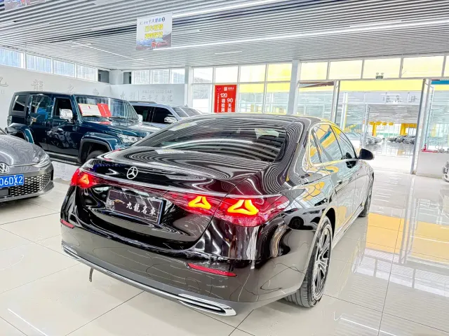 Mercedes-Benz E-Class — Фото автомобиля 5