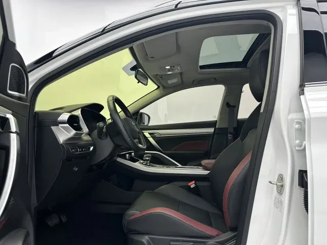 Geely Binyue — Фото автомобиля 5