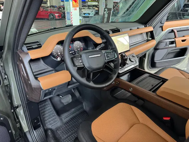Land Rover Defender — Фото автомобиля 5