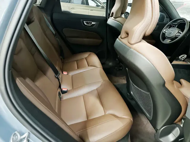 Volvo XC60 — Фото автомобиля 8