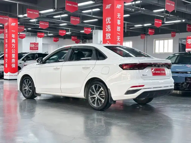 Geely Emgrand — Фото автомобиля 7