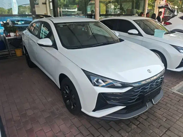 Dongfeng Yixuan — Фото автомобиля 3