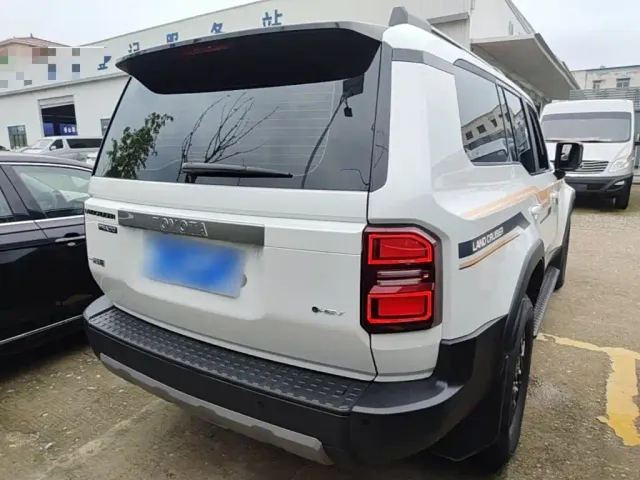 Toyota Prado — Фото автомобиля 4