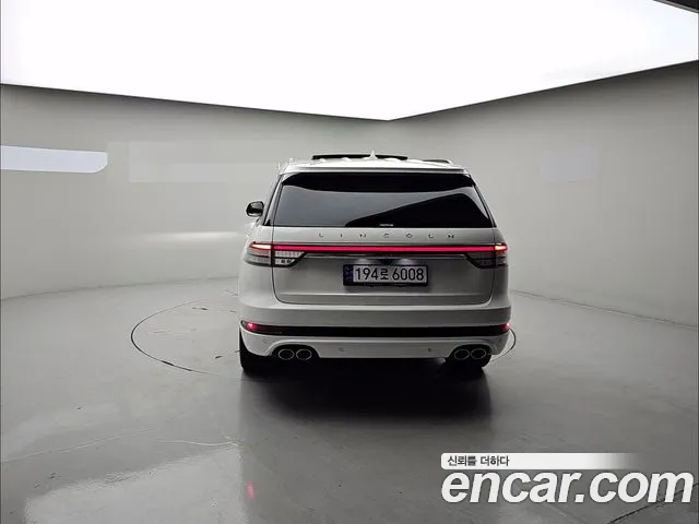 Lincoln Aviator — Фото автомобиля 3