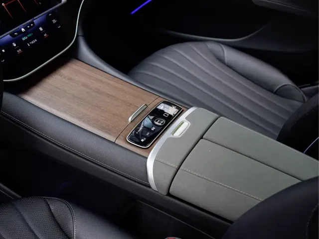 Mercedes-Benz EQS — Фото автомобиля 13