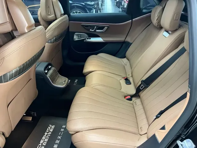 Mercedes-Benz E-Class — Фото автомобиля 10