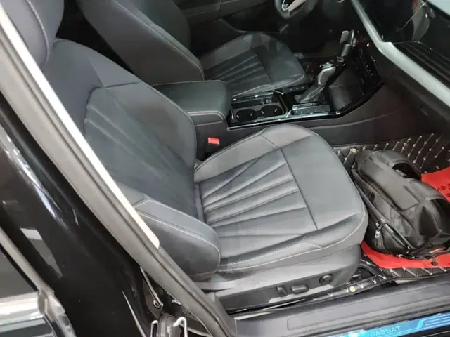 Volkswagen Passat — Фото автомобиля 24