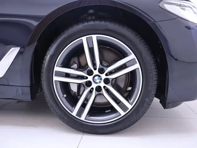 BMW 5 Series — Фото автомобиля 6