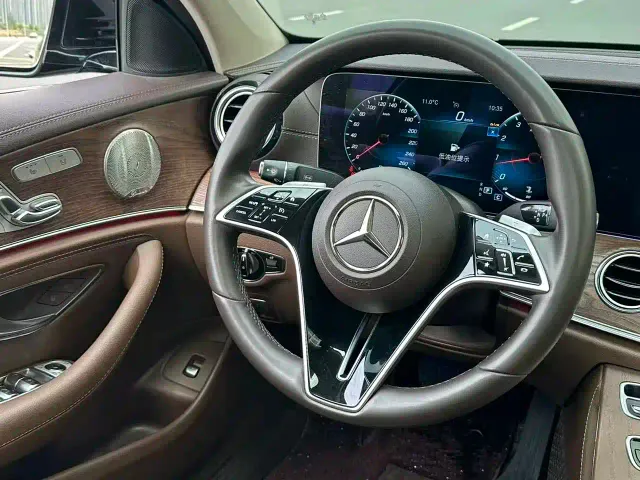 Mercedes-Benz E-Class — Фото автомобиля 13