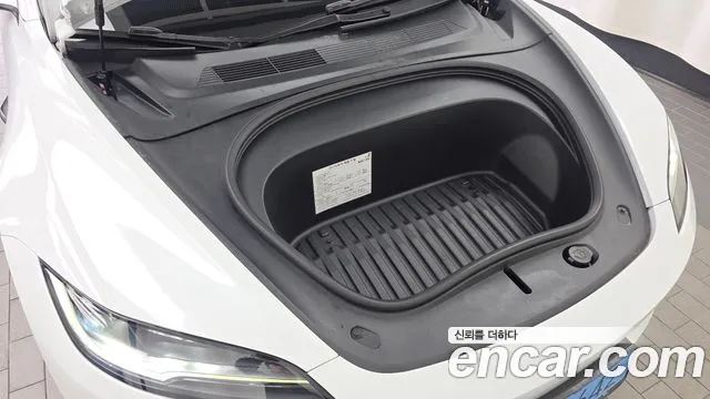 Tesla Model 3 — Фото автомобиля 9