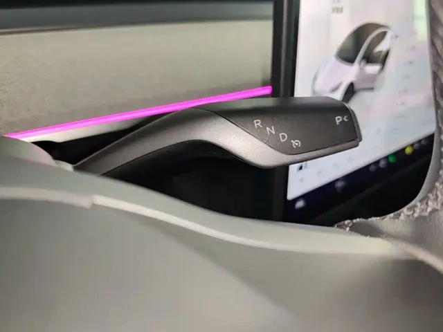 Tesla Model Y — Фото автомобиля 13
