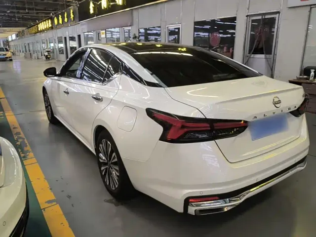 Nissan Teana — Фото автомобиля 4