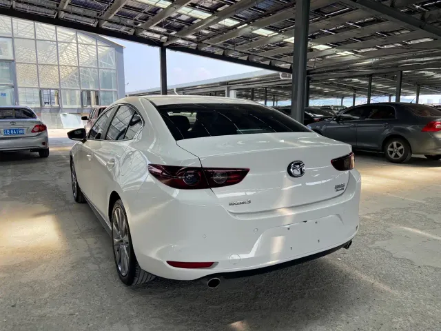 Mazda Axela — Фото автомобиля 6