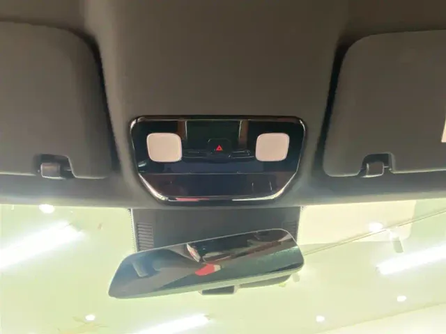 Li Auto L8 — Фото автомобиля 10