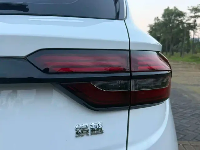 Geely Binyue — Фото автомобиля 15