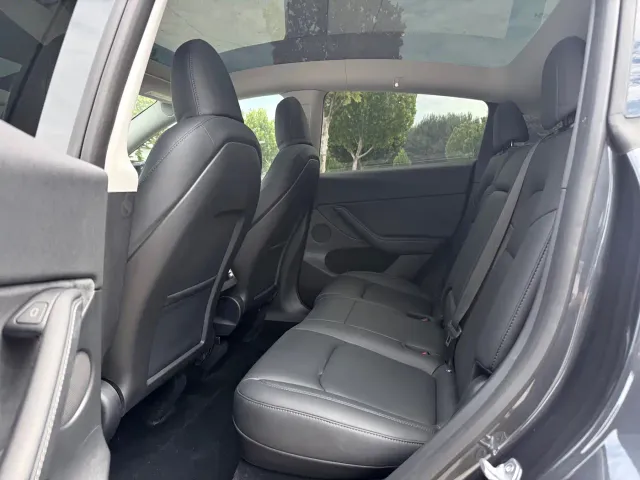 Tesla Model Y — Фото автомобиля 11