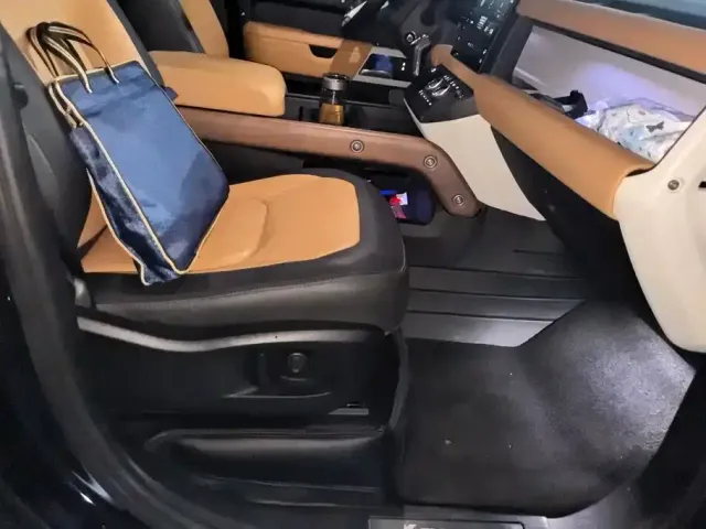 Land Rover Defender — Фото автомобиля 8