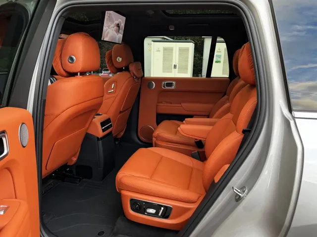 Li Auto L9 — Фото автомобиля 9