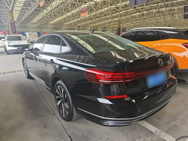 Volkswagen Passat — Фото автомобиля 4