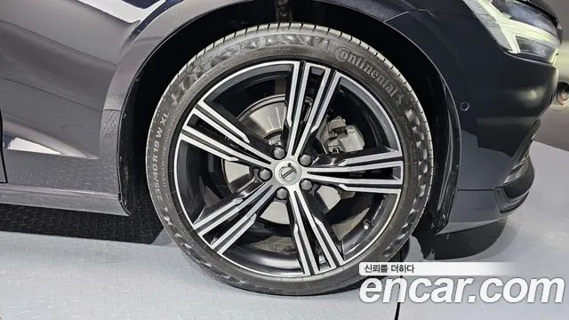Вольво S60 S60 третьего поколения B5 Inscription — Фото автомобиля 5