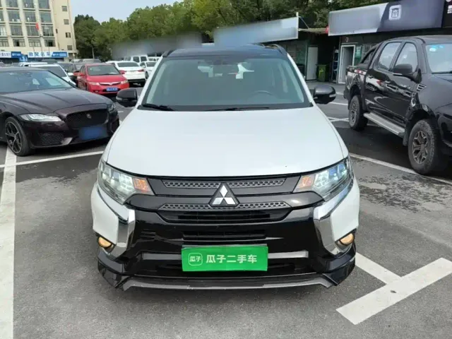 Mitsubishi Outlander — Фото автомобиля 2