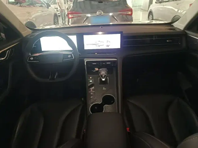 Roewe RX5 — Фото автомобиля 9
