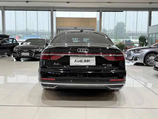 Audi A8 — Фото автомобиля 4
