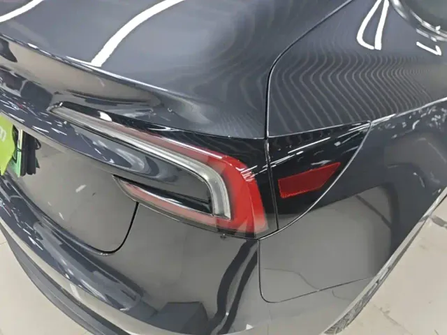 Tesla Model 3 — Фото автомобиля 7