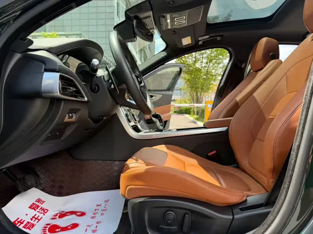 Jaguar XEL — Фото автомобиля 6