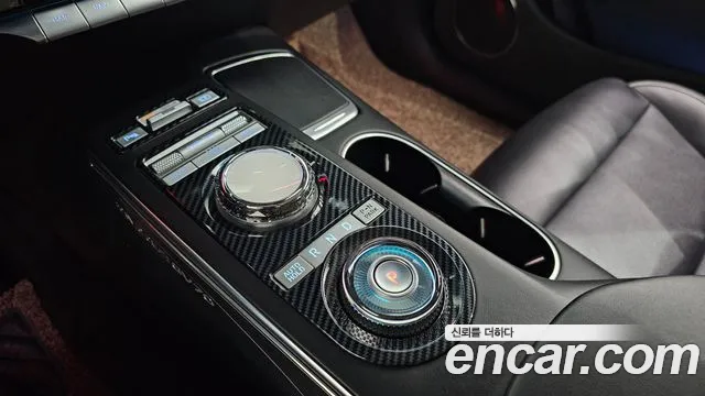 Genesis GV70 — Фото автомобиля 12