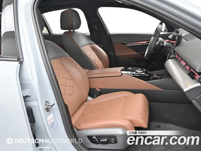 BMW 5 Series G60 — Фото автомобиля 10