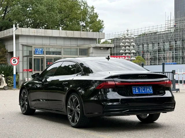 Audi A7L — Фото автомобиля 7