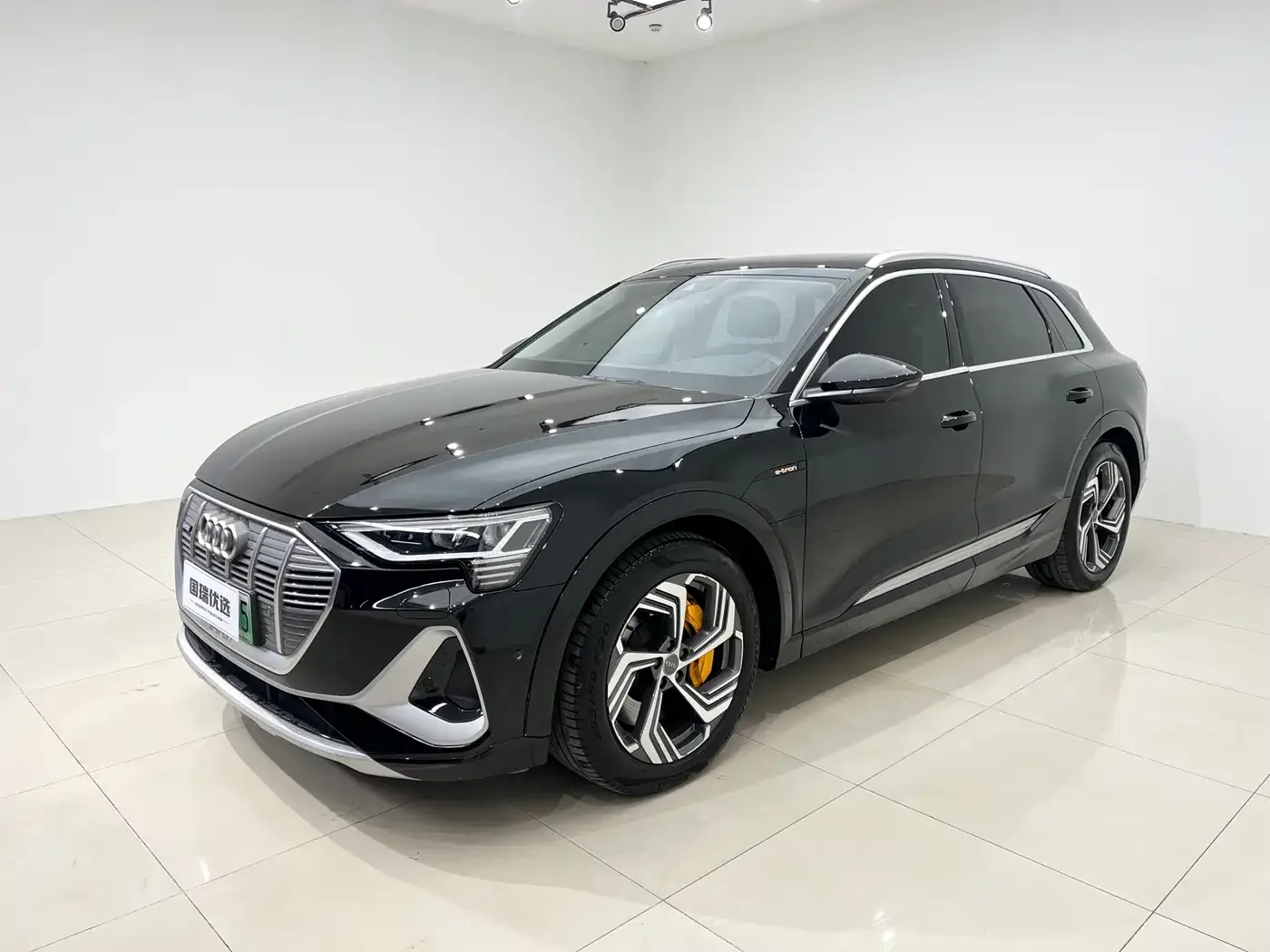 Фотография автомобиля — Audi e-tron