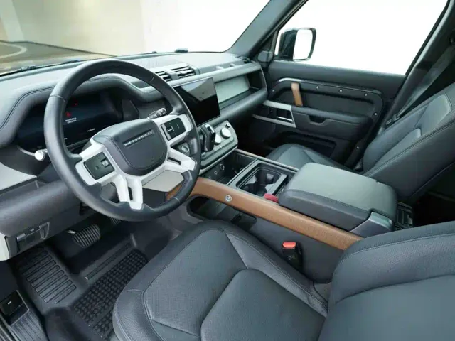 Land Rover Defender — Фото автомобиля 9