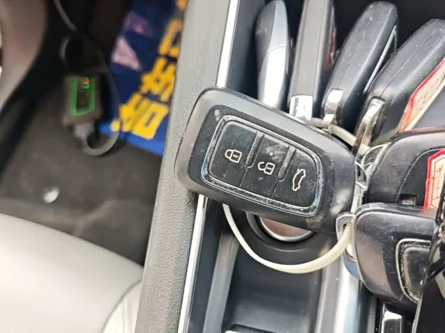 Dongfeng Fengshen E70 — Фото автомобиля 8