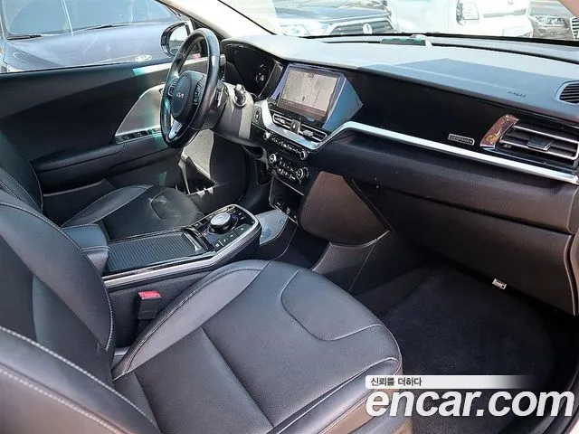 Kia Niro — Фото автомобиля 13
