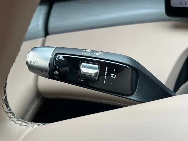 Xpeng X9 — Фото автомобиля 12