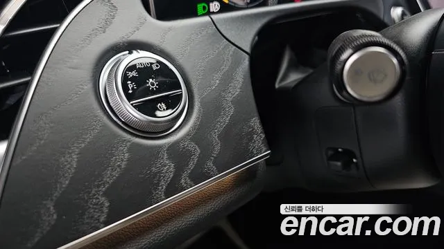 Mercedes-Benz E-Class — Фото автомобиля 23