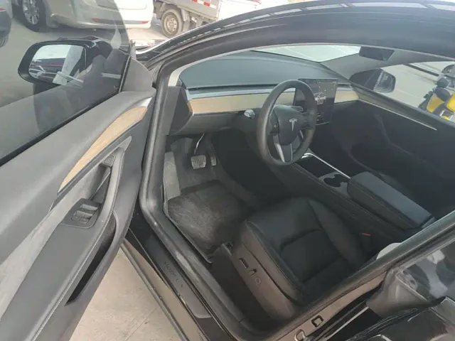 Tesla Model Y — Фото автомобиля 15
