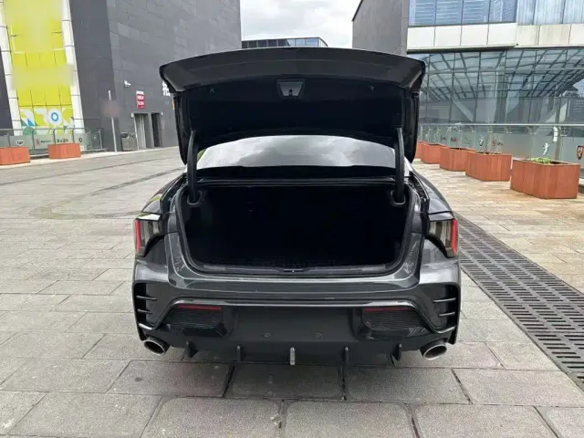 Lynk & Co 03 — Фото автомобиля 2