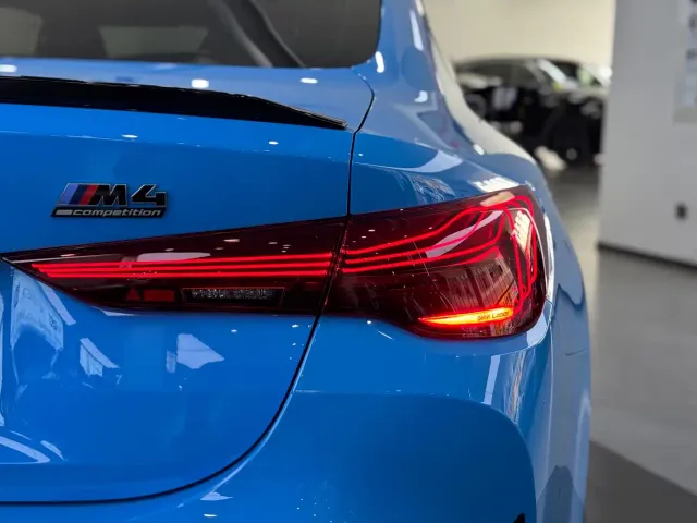 BMW M4 — Фото автомобиля 14