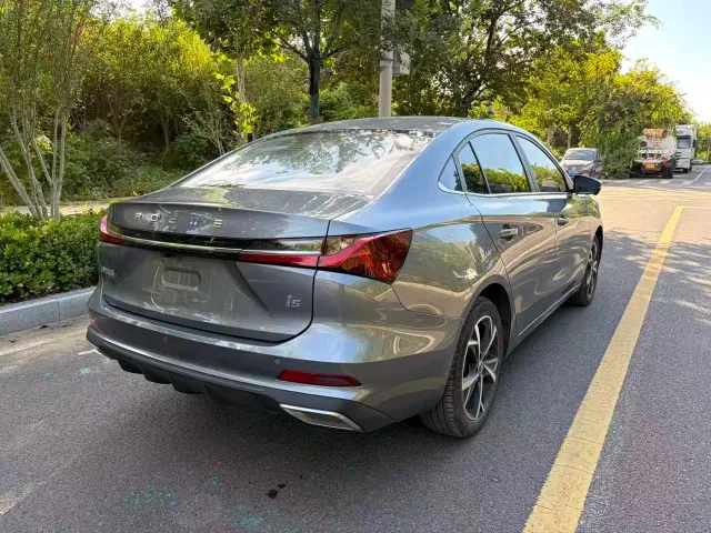 Roewe i5 — Фото автомобиля 6