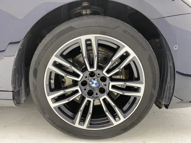 BMW 5 Series — Фото автомобиля 11