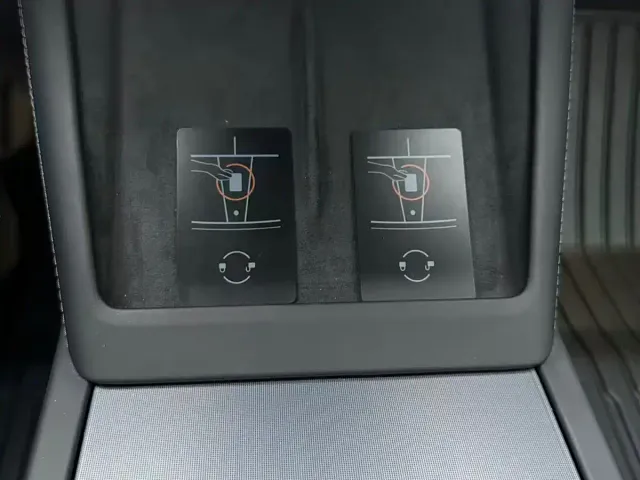 Tesla Model 3 — Фото автомобиля 13