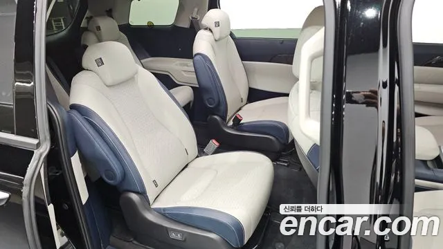 Kia Carnival Generation 4 — Фото автомобиля 16