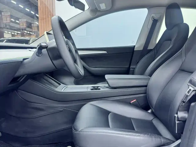 Tesla Model Y — Фото автомобиля 16