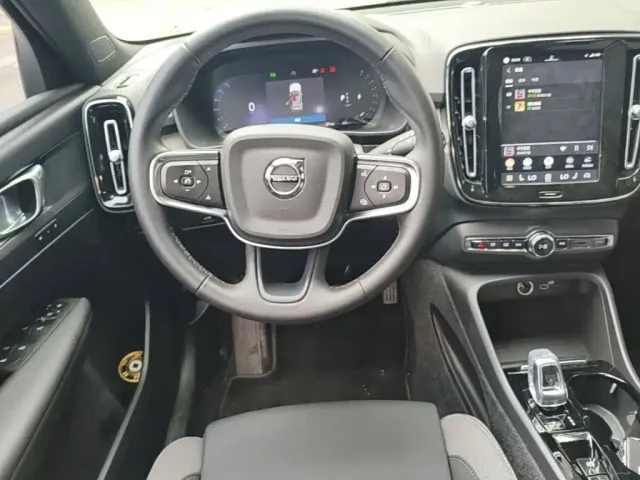 Volvo XC40 — Фото автомобиля 10